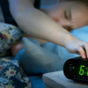 熬夜后早起是调整睡眠时间表的最佳方法